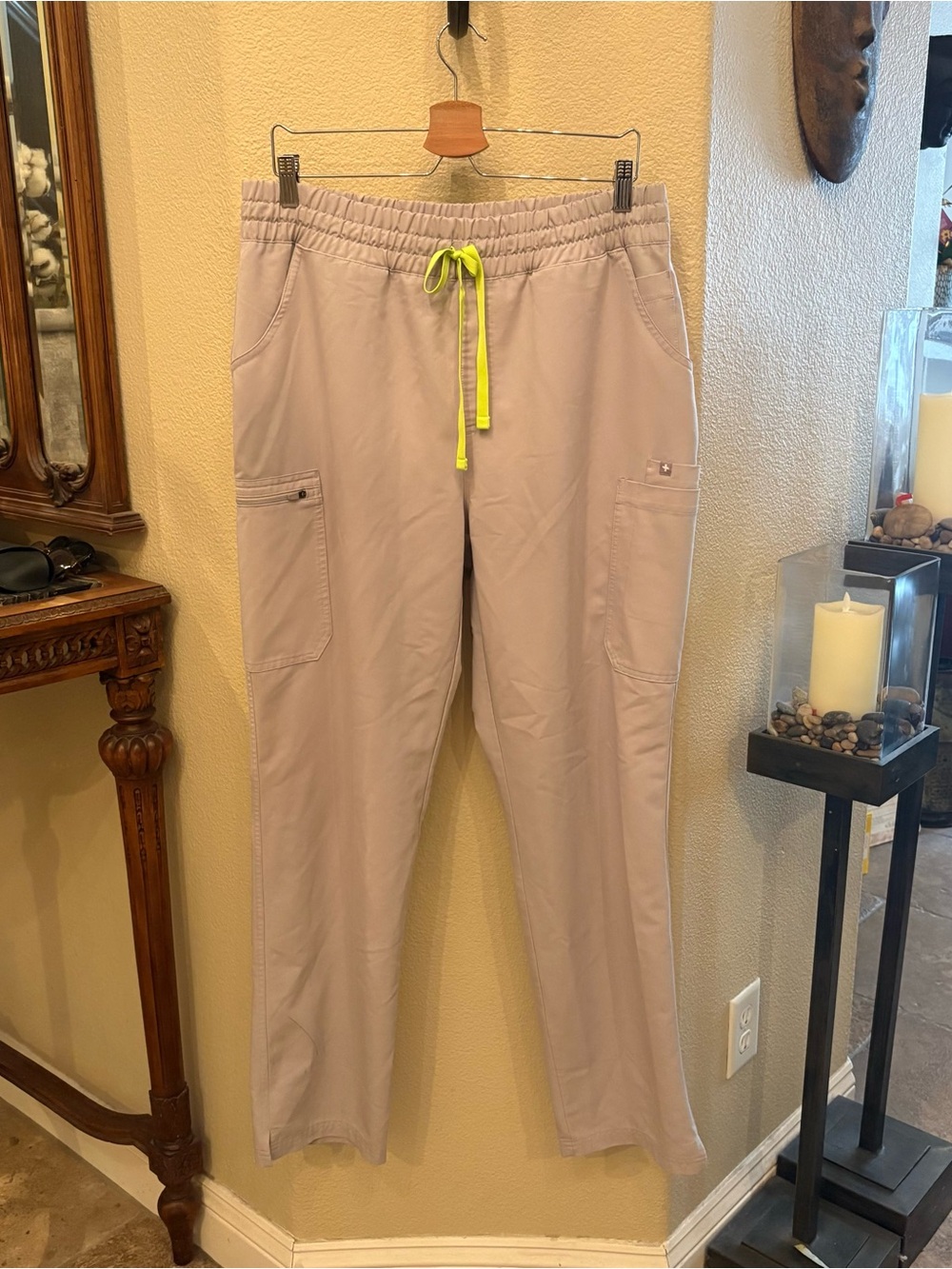FIGS Women Light Gray Scrub Pants Size XL Tall-Has Flaws